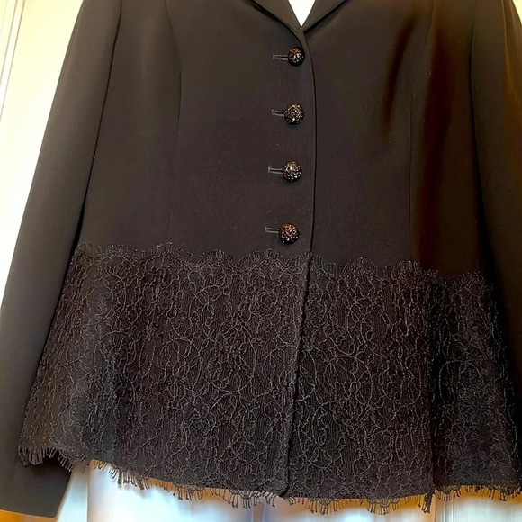 Tahari Lace Blazer Women’s 12 P Dressy Event Jacket Shoulder Pads Black Classic - Picture 4 of 16